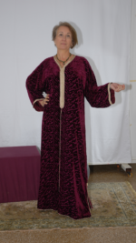 Caftan gandoura en velours ajouré bordeaux – Image 3