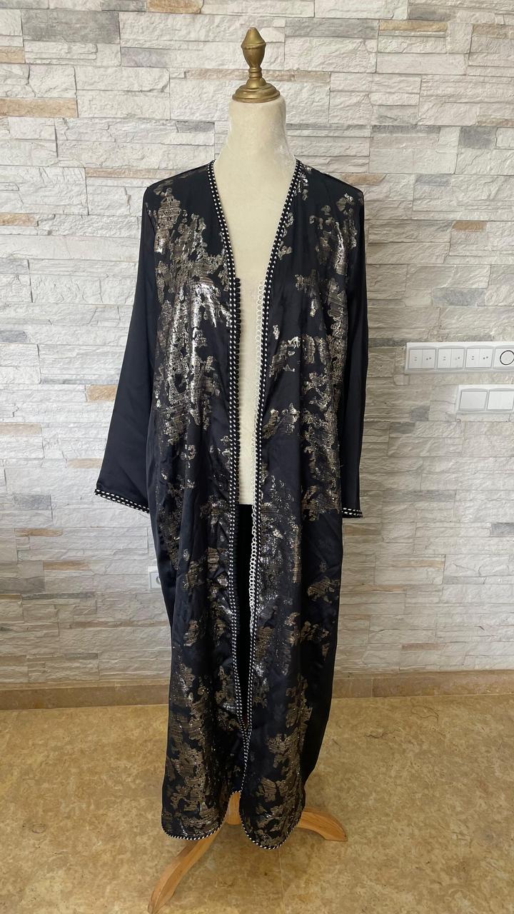 WhatsApp Image 2026-03-08 at 02.16.03 Kimono long en broché noir et argenté – Image 1