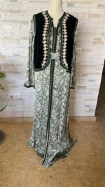 Caftan en soie et gilet
