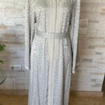 Caftan en brocard de soie gris